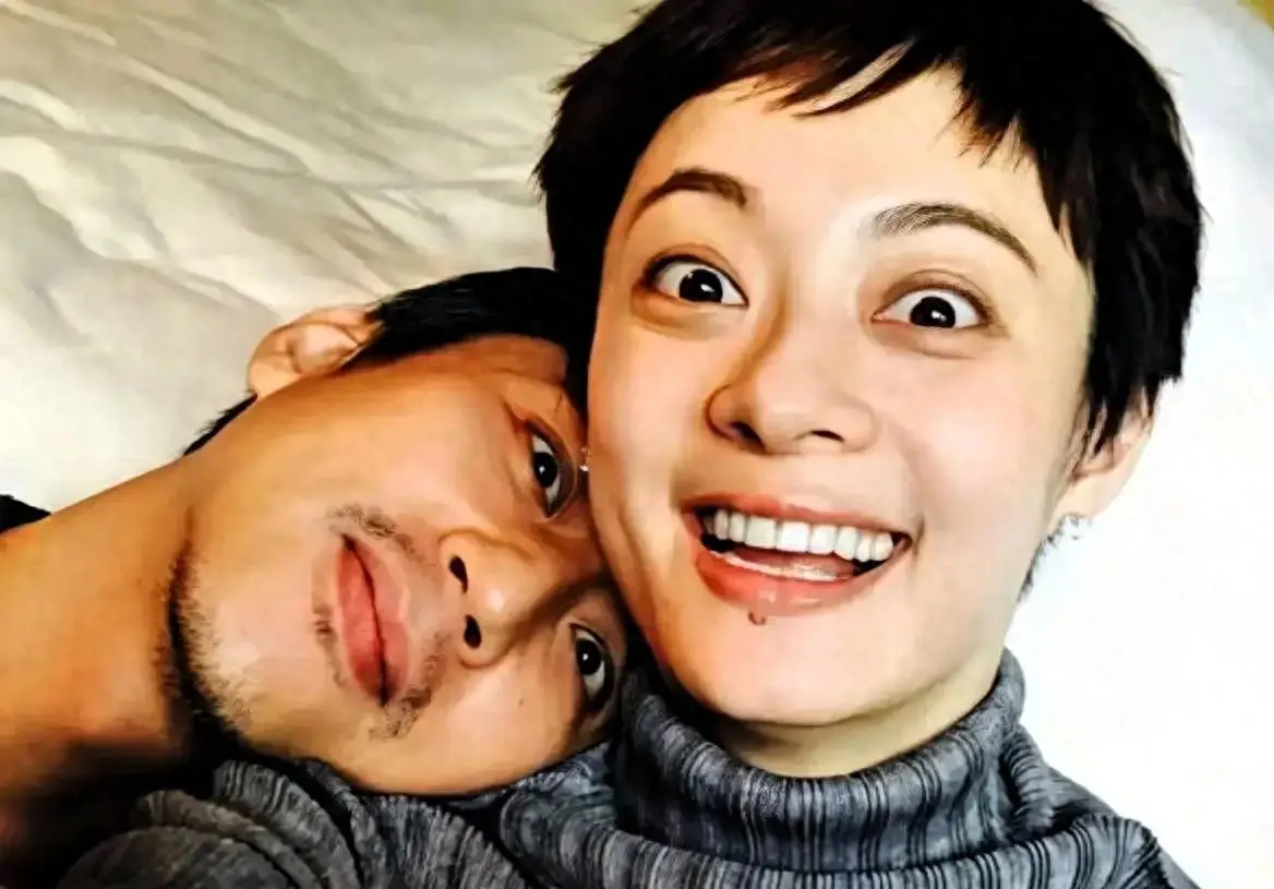 娱乐圈10对模范夫妻，恩爱爆表让人羡慕，连民政局都想给VIP卡！