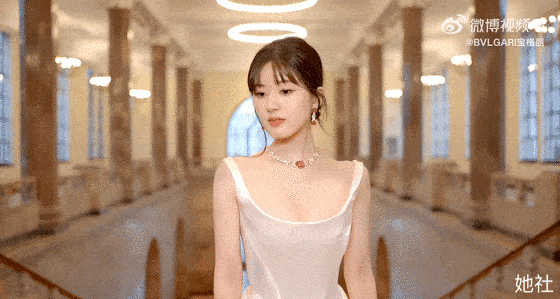 华语女明星内衣_刘亦菲LV内衣造型争议_刘亦菲辣妹穿搭被骂辣眼睛