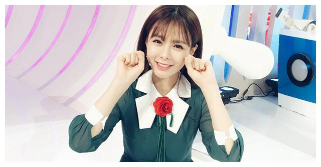 四位备受争议的主持人,第一位娘气十足,她年轻靓丽却黑料不断!