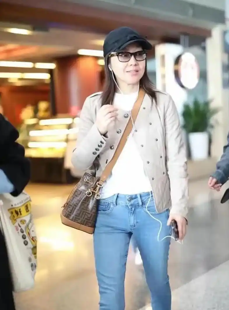 明星卸妆前后颜值对比_国内雀斑多的女明星_娱乐圈真实素颜