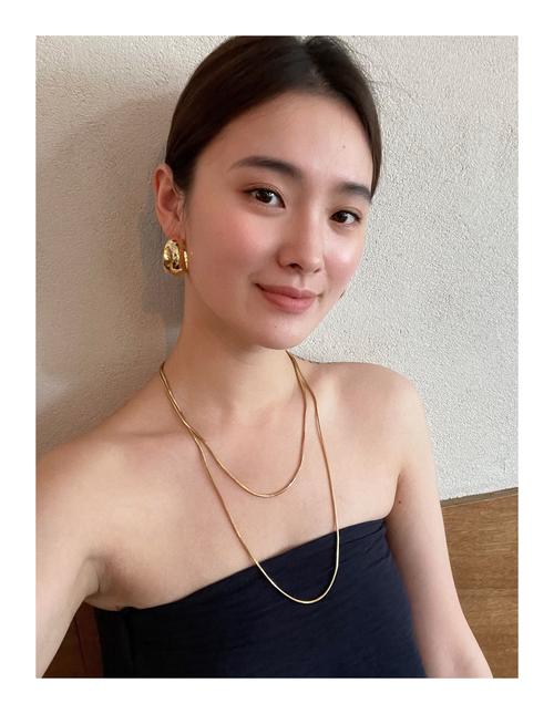 女明星带项链_女明星项链品牌_女明星戴金项链